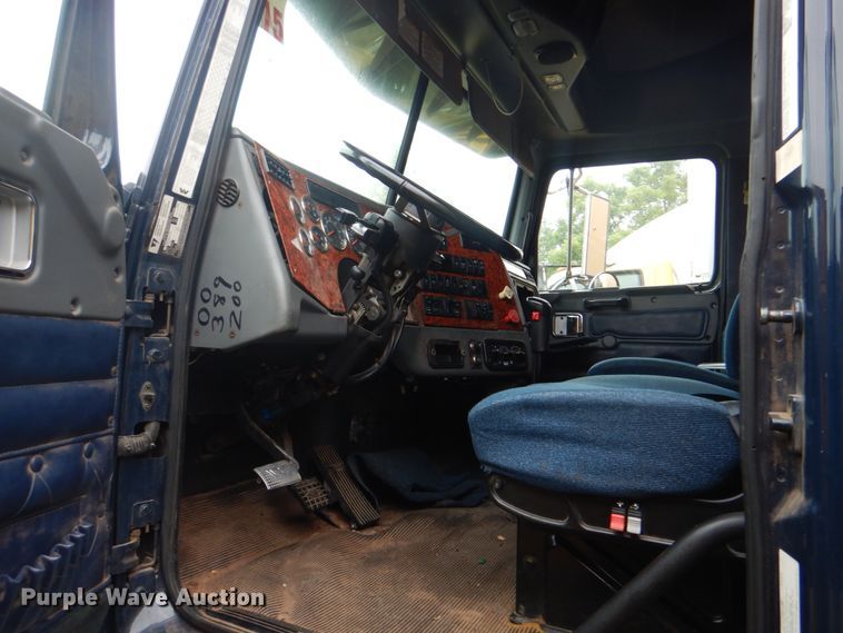 image for item DK5690 2008 Western Star 4900FA  semi truck