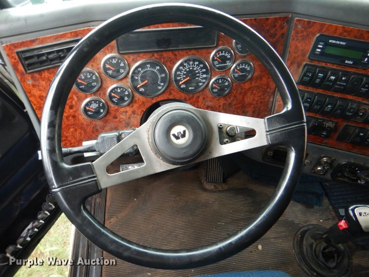 image for item DK5690 2008 Western Star 4900FA  semi truck