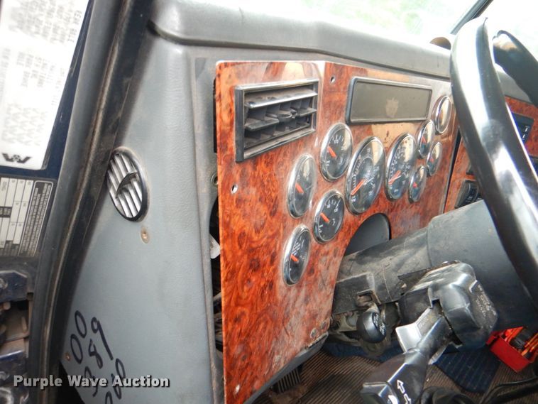 image for item DK5690 2008 Western Star 4900FA  semi truck