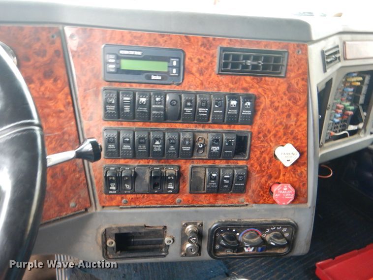 image for item DK5690 2008 Western Star 4900FA  semi truck