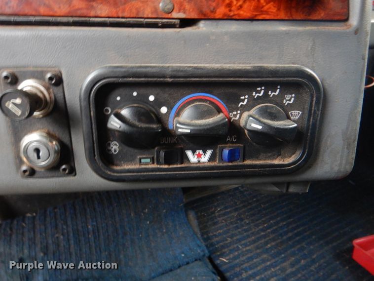 image for item DK5690 2008 Western Star 4900FA  semi truck