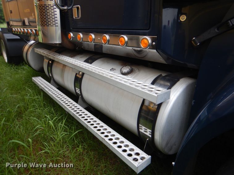 image for item DK5690 2008 Western Star 4900FA  semi truck