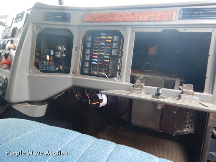 image for item DK5690 2008 Western Star 4900FA  semi truck