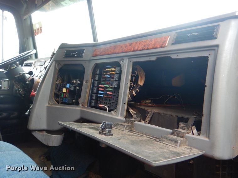 image for item DK5690 2008 Western Star 4900FA  semi truck