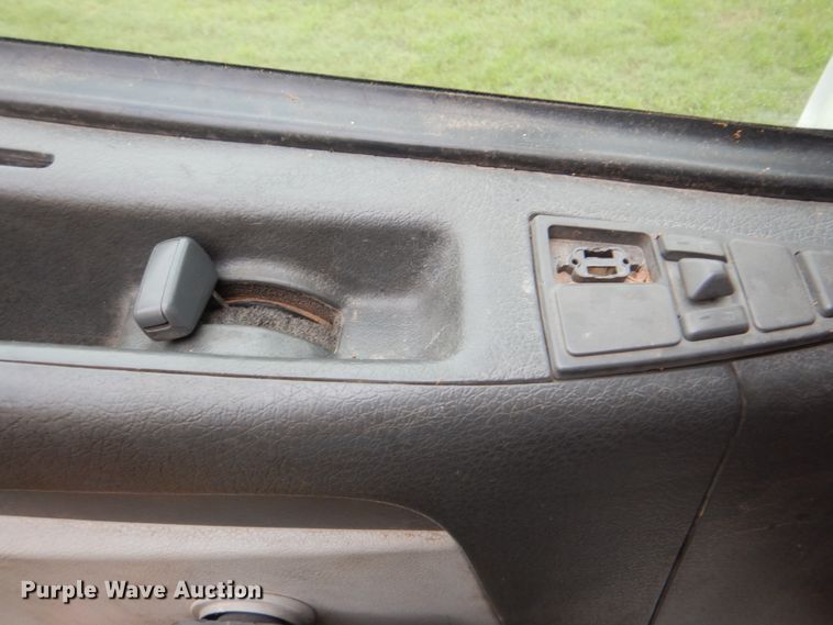 image for item DK5692 2005 Volvo VNL  semi truck