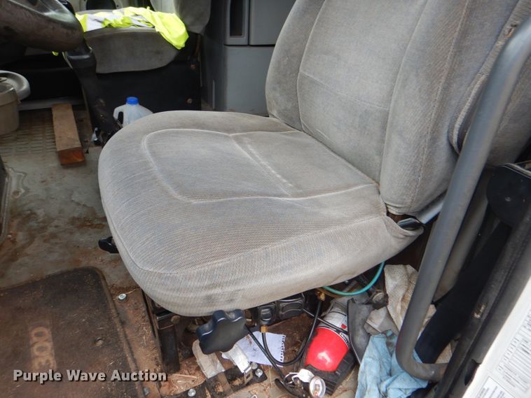 image for item DK5692 2005 Volvo VNL  semi truck