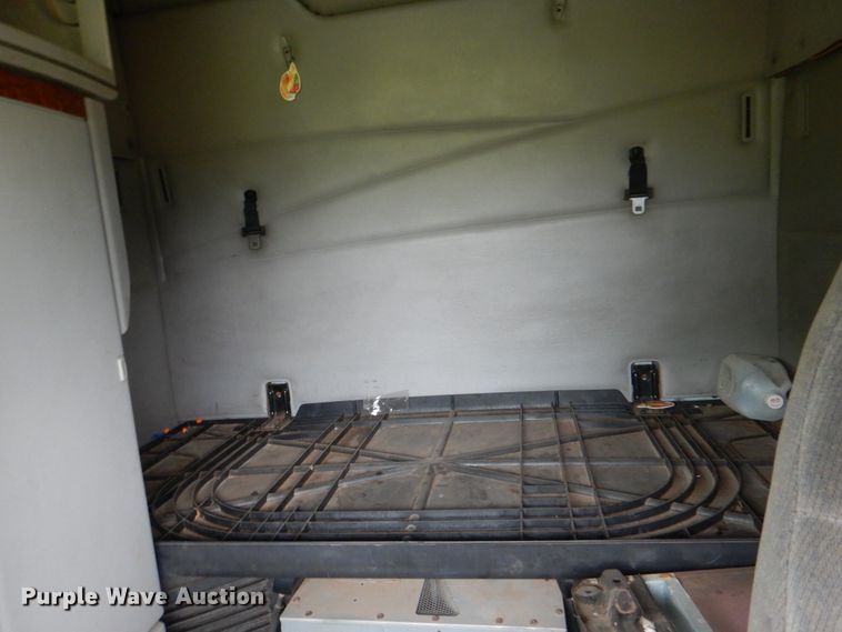 image for item DK5692 2005 Volvo VNL  semi truck