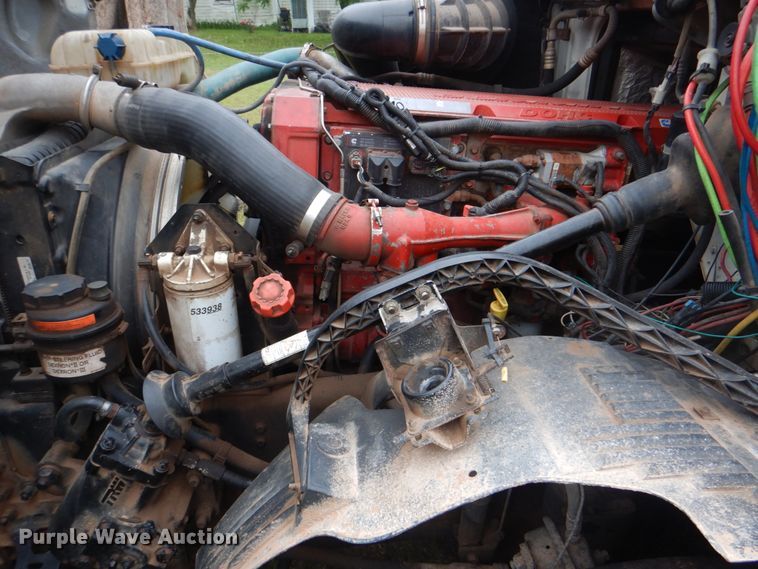 image for item DK5692 2005 Volvo VNL  semi truck