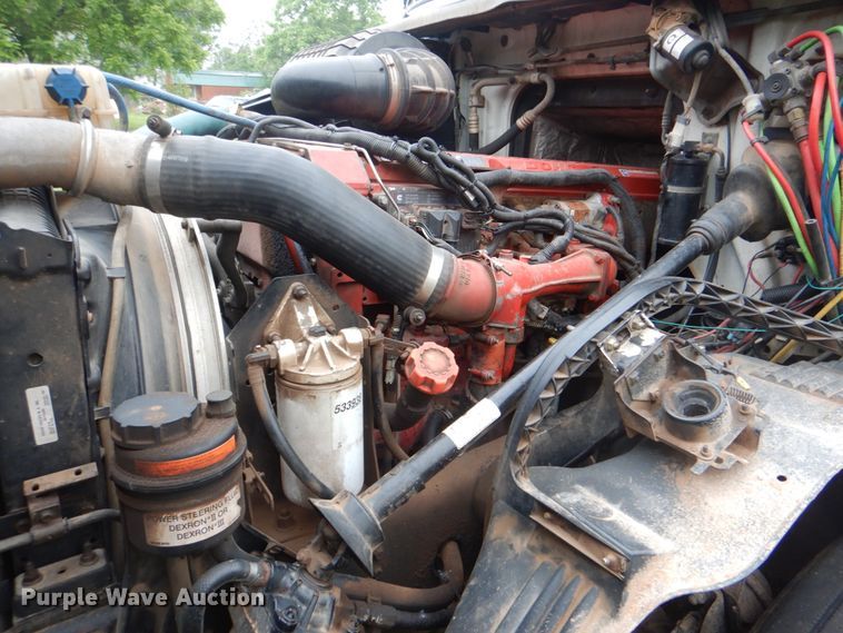 image for item DK5692 2005 Volvo VNL  semi truck