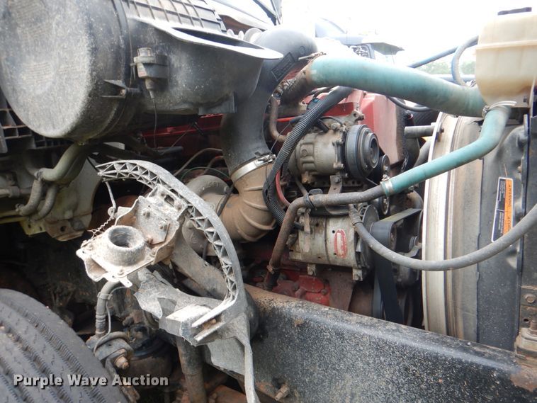 image for item DK5692 2005 Volvo VNL  semi truck