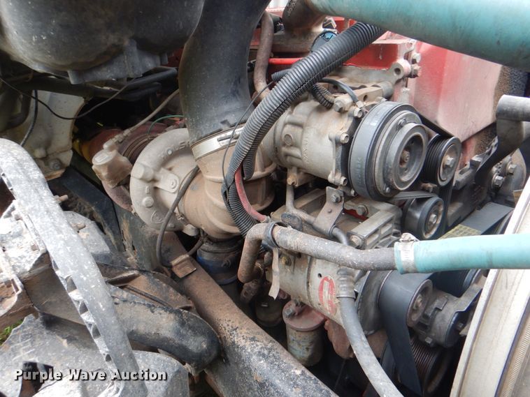 image for item DK5692 2005 Volvo VNL  semi truck