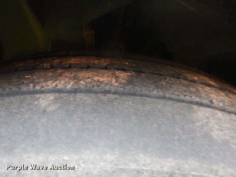 image for item DK5692 2005 Volvo VNL  semi truck