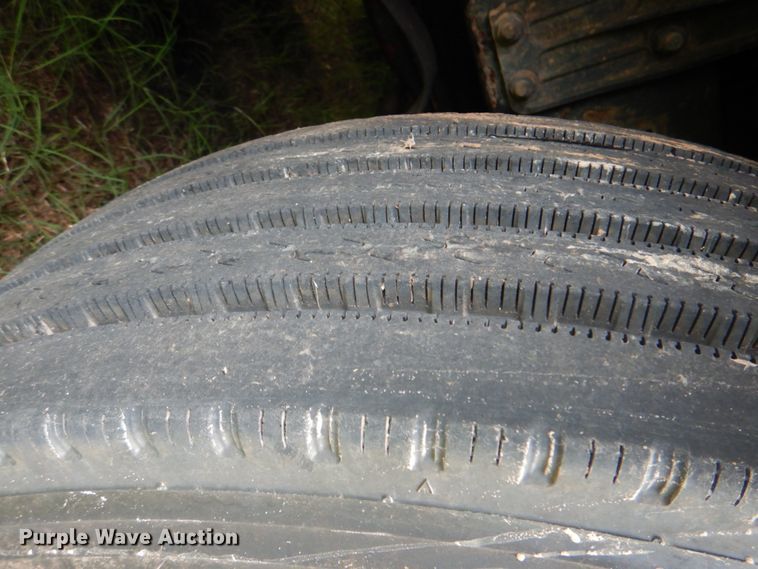 image for item DK5692 2005 Volvo VNL  semi truck