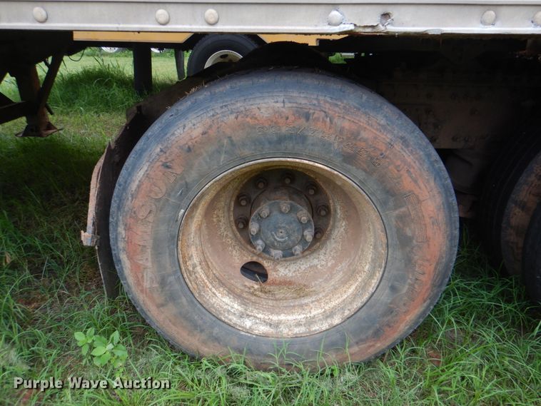 image for item DK5692 2005 Volvo VNL  semi truck