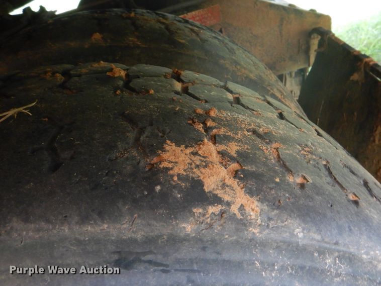 image for item DK5692 2005 Volvo VNL  semi truck