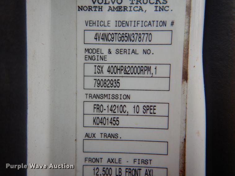 image for item DK5692 2005 Volvo VNL  semi truck