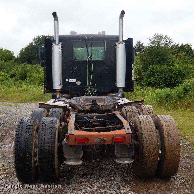 image for item DK5693 2007 Freightliner Columbia 120  semi truck