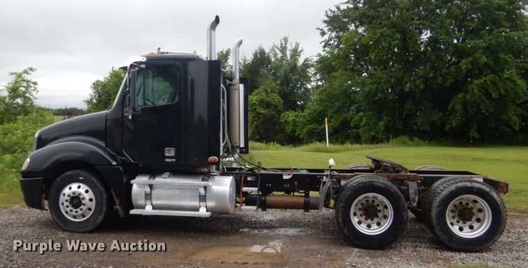 image for item DK5693 2007 Freightliner Columbia 120  semi truck