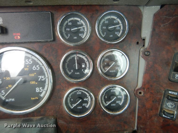 image for item DK5693 2007 Freightliner Columbia 120  semi truck