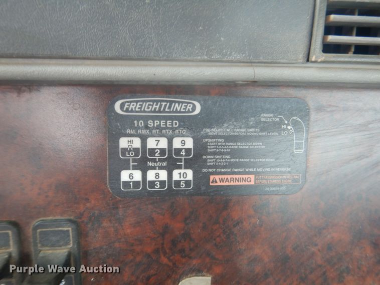 image for item DK5693 2007 Freightliner Columbia 120  semi truck