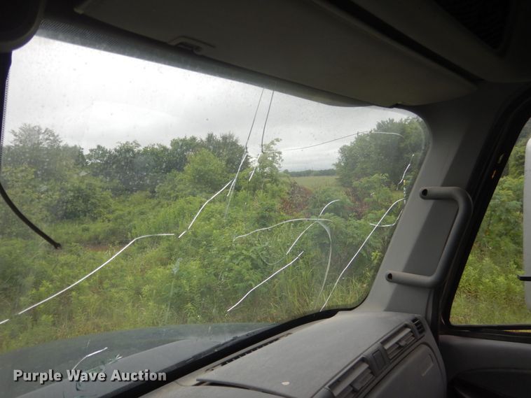 image for item DK5693 2007 Freightliner Columbia 120  semi truck