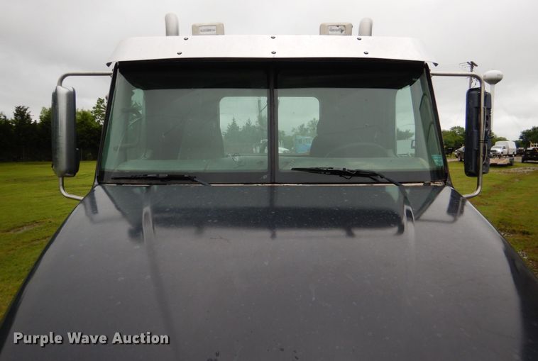 image for item DK5693 2007 Freightliner Columbia 120  semi truck