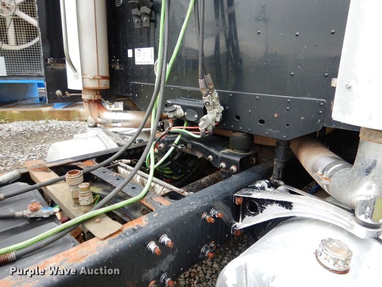 image for item DK5693 2007 Freightliner Columbia 120  semi truck