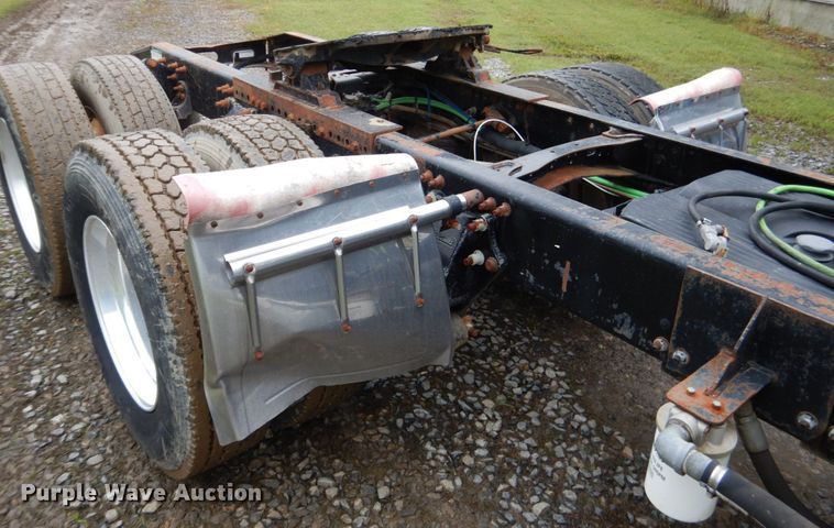 image for item DK5693 2007 Freightliner Columbia 120  semi truck