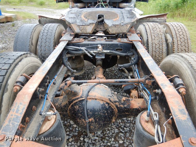 image for item DK5693 2007 Freightliner Columbia 120  semi truck