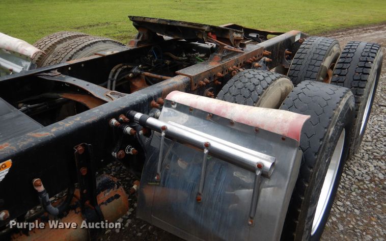 image for item DK5693 2007 Freightliner Columbia 120  semi truck