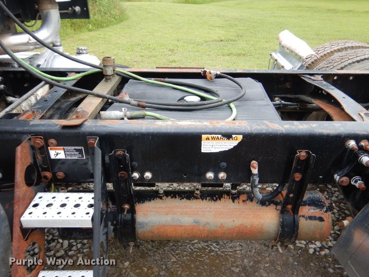 image for item DK5693 2007 Freightliner Columbia 120  semi truck