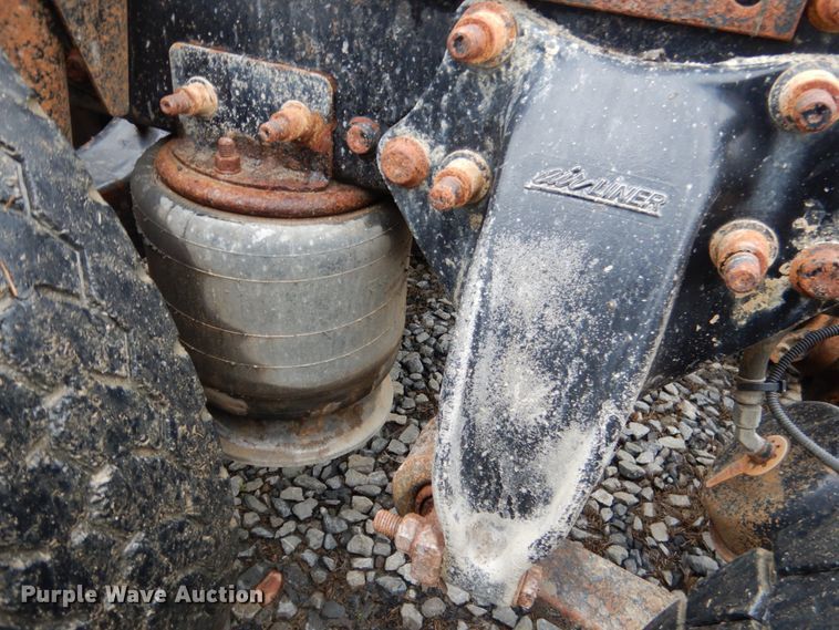 image for item DK5693 2007 Freightliner Columbia 120  semi truck