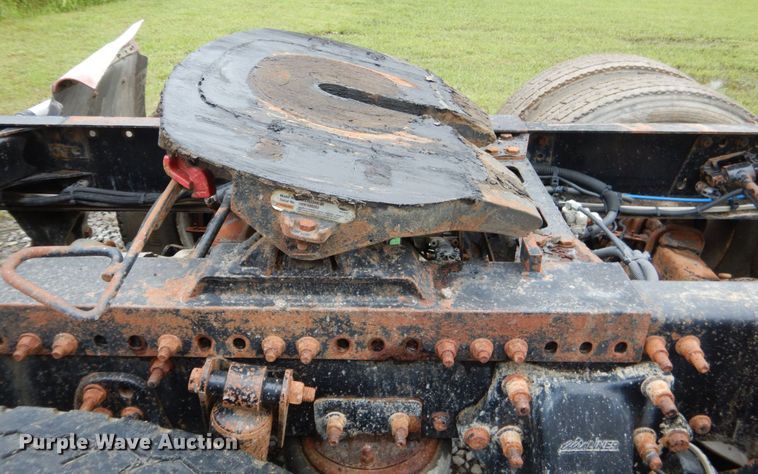 image for item DK5693 2007 Freightliner Columbia 120  semi truck