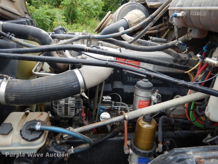 image for item DK5693 2007 Freightliner Columbia 120  semi truck