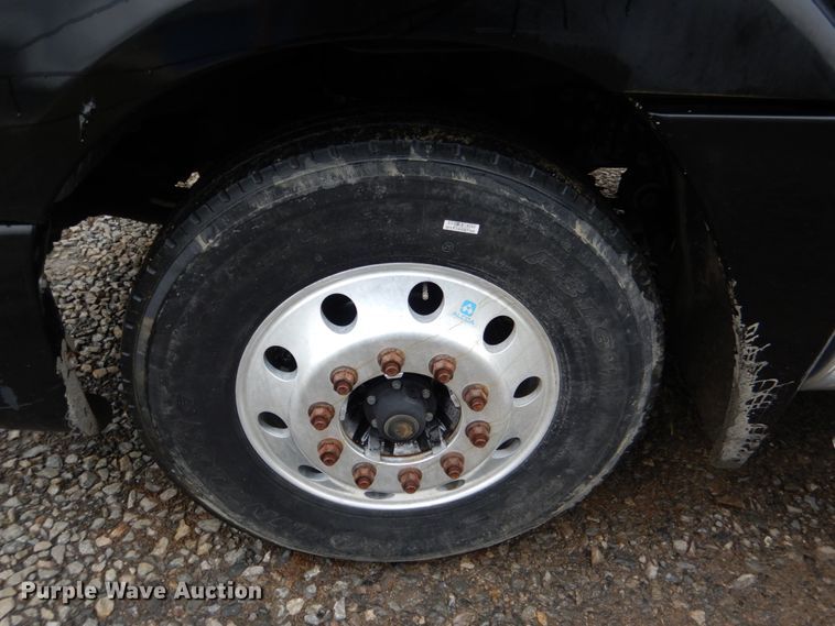 image for item DK5693 2007 Freightliner Columbia 120  semi truck