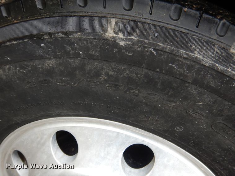 image for item DK5693 2007 Freightliner Columbia 120  semi truck