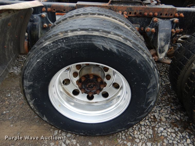 image for item DK5693 2007 Freightliner Columbia 120  semi truck