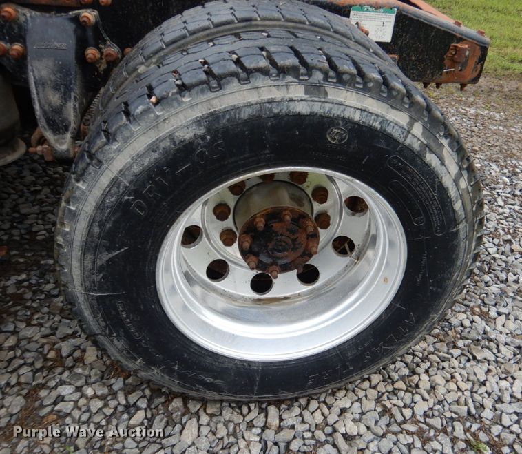 image for item DK5693 2007 Freightliner Columbia 120  semi truck