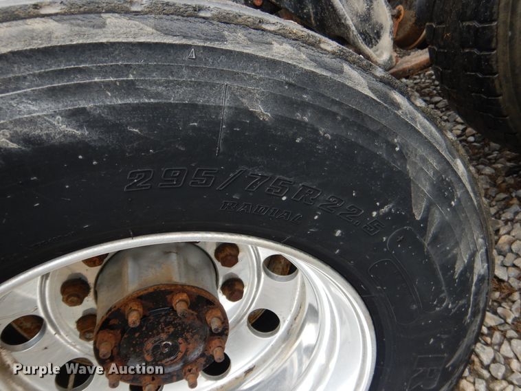 image for item DK5693 2007 Freightliner Columbia 120  semi truck