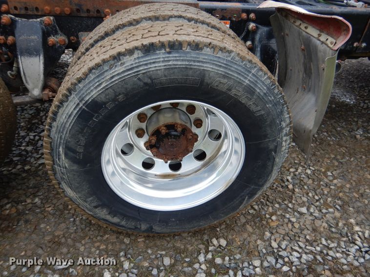 image for item DK5693 2007 Freightliner Columbia 120  semi truck