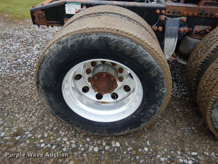 image for item DK5693 2007 Freightliner Columbia 120  semi truck