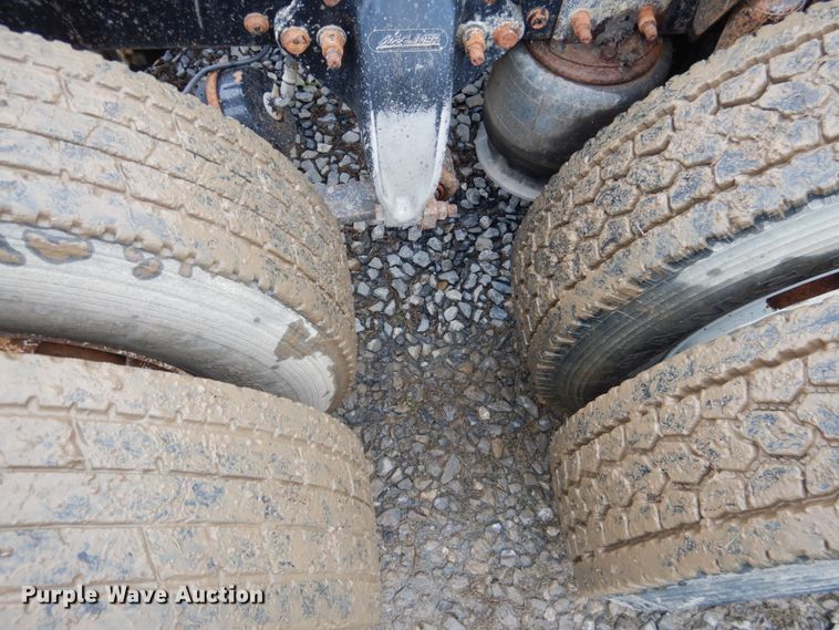 image for item DK5693 2007 Freightliner Columbia 120  semi truck