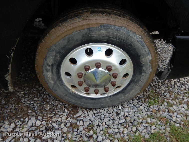 image for item DK5693 2007 Freightliner Columbia 120  semi truck