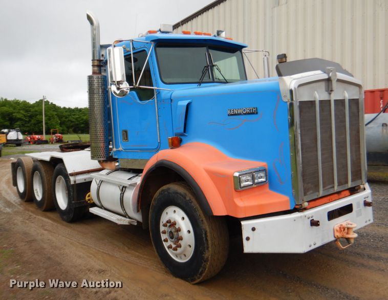 image for item DK5696 1998 Kenworth T800  semi truck