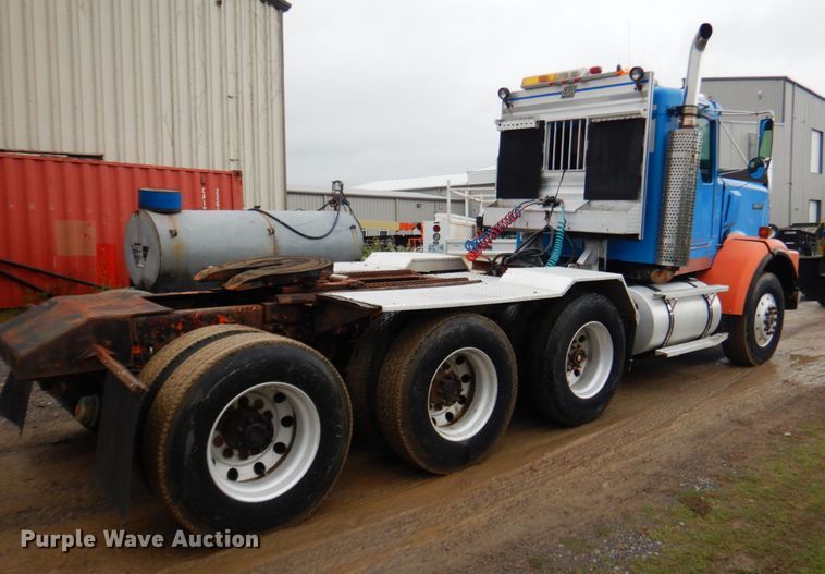 image for item DK5696 1998 Kenworth T800  semi truck