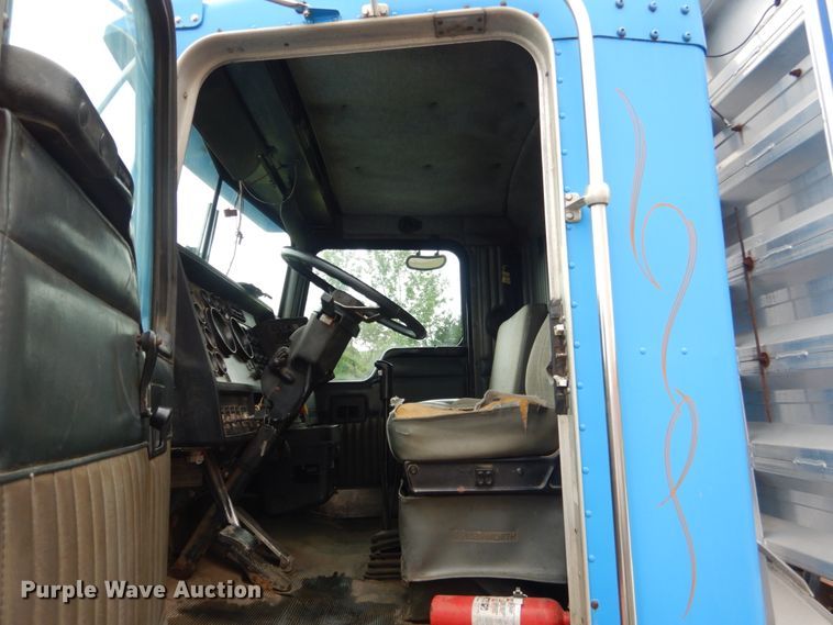 image for item DK5696 1998 Kenworth T800  semi truck