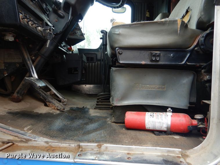 image for item DK5696 1998 Kenworth T800  semi truck