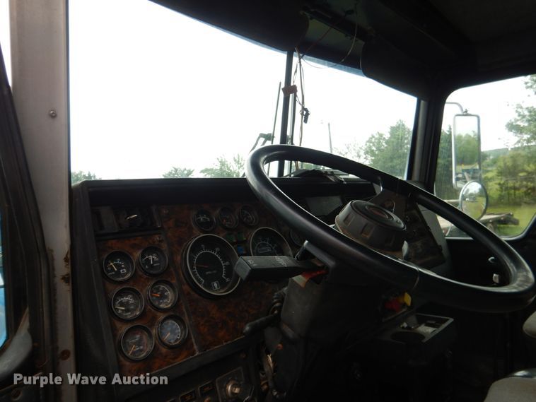 image for item DK5696 1998 Kenworth T800  semi truck