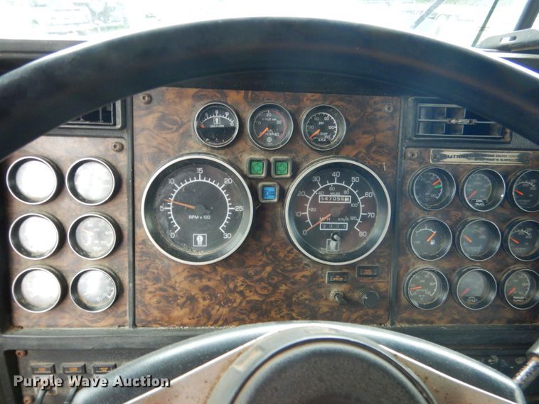 image for item DK5696 1998 Kenworth T800  semi truck