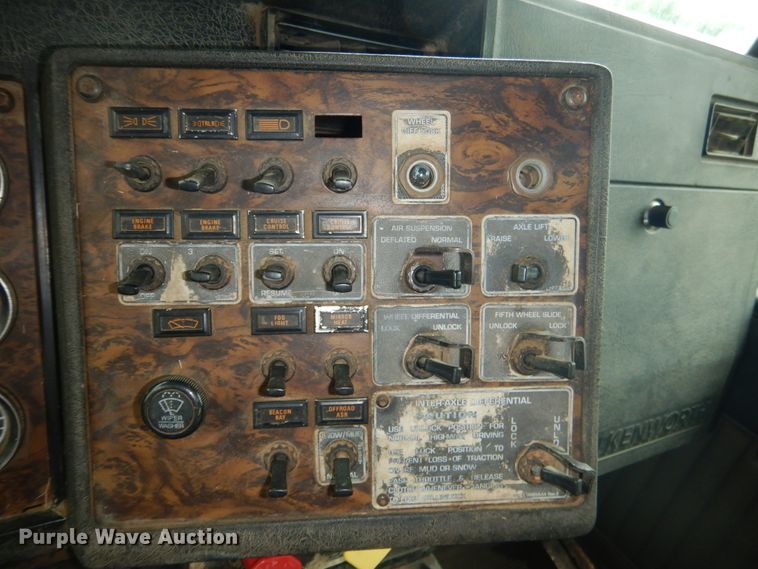 image for item DK5696 1998 Kenworth T800  semi truck